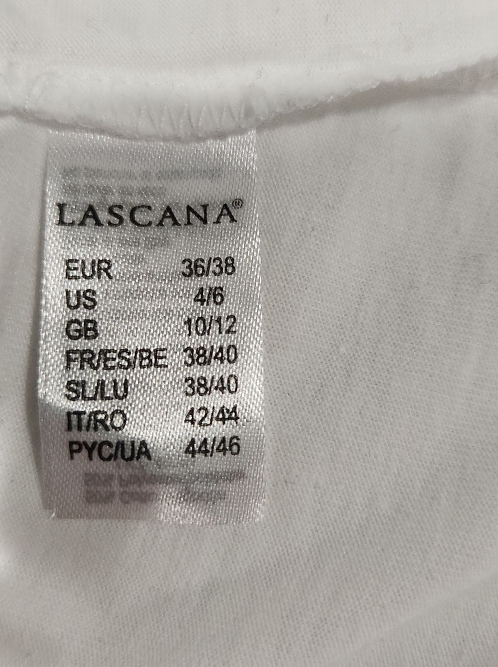 Lascana White Asymmetric Cold-Shoulder Tee with "be kind" Script. NWT. Size 4/6 - Picture 5 of 8